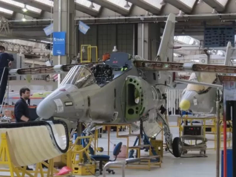 Crisis en FAdeA: trabajadores denuncian el pago parcial de salarios y "par&aacute;lisis operativa"