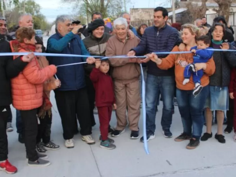CONTINÚAN LAS OBRAS EN DOLORES: JUAN PABLO GARCÍA INAUGURÓ MÁS CUADRAS DE PAVIMENTO
