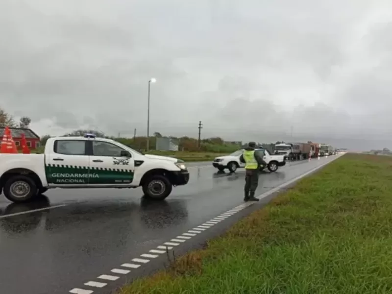Debido a las inundaciones en la Ruta 9, cortaron totalmente el Puente Zárate - Brazo Largo