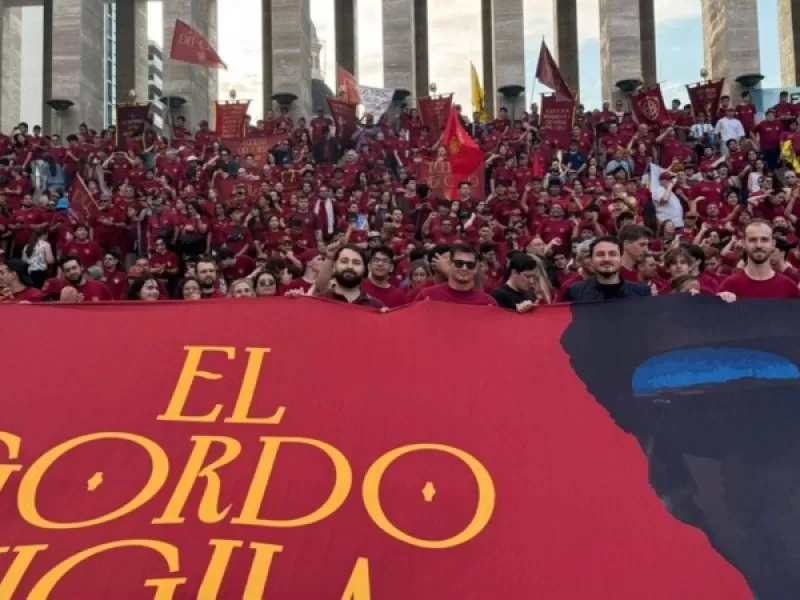 Las fuerzas del cielo hicieron "la previa"  antes del acto en el Parque España
