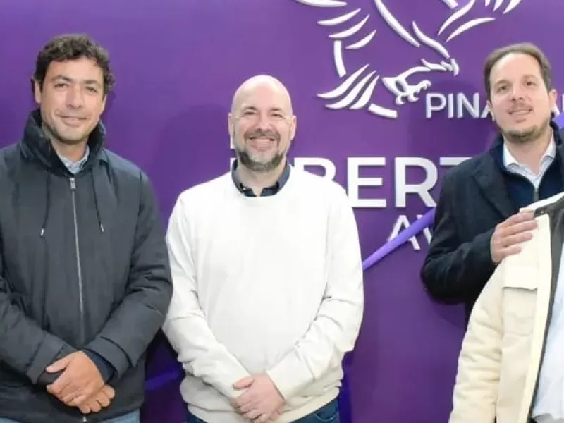 Intendente de Pinamar de La Libertad Avanza, no paga proveedores ni sueldos municipales, pero  pone para campaña