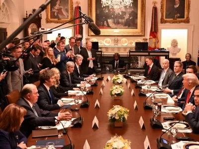 Trump condiciona millonaria ayuda financiera a Argentina