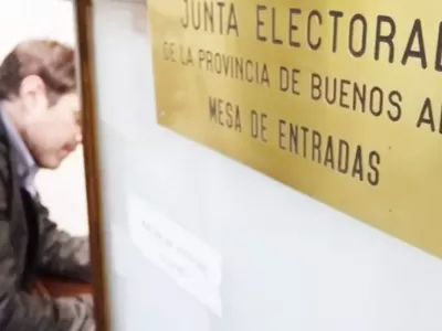 MANO NEGRA, OSCURIDAD EN EL PAIS DE GUANTES BLANCOS : la Junta Electoral prorrogó el cierre de listas
