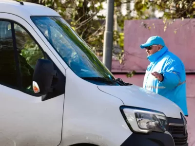 Por la falta de patentes, Provincia lanzará “placas alternativas”